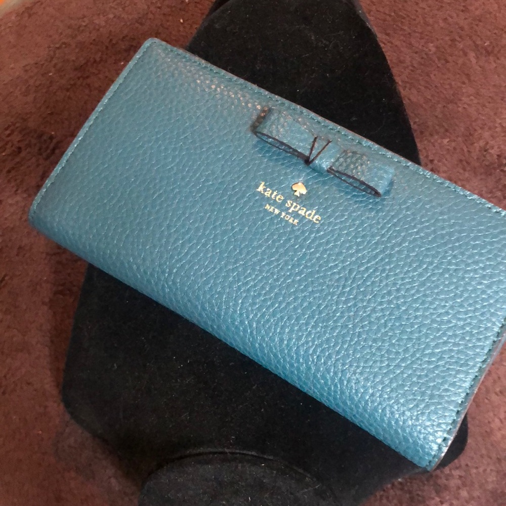 Kate Spade Blue/green pebbled wallet